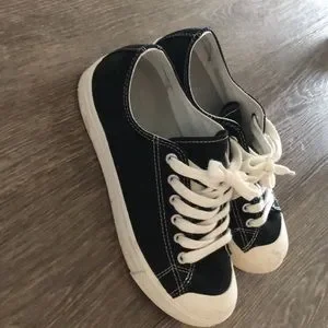 Muji converse 2025